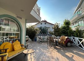 The Reef Bar Bistro Club