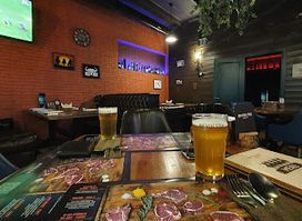 REVOLVER GRUB&PUB