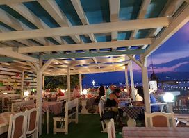 Familia Fish & Grill