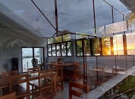 Driftwood Cafe Bar & Grill
