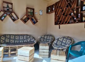 SINGLE ROOM BAR
