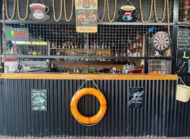 La-Clu-Bar Lounge & Cafe