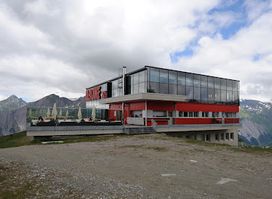 Adler Lounge