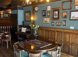 Charlie's Pub