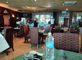 Le Taj Restaurant (ले ताज रेस्तरां/லே தாஜ் உணவகம்)