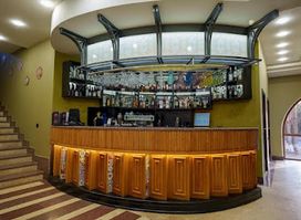Maku cafe-restaurant