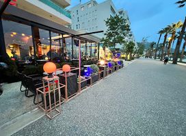 C-Front Lounge Bar