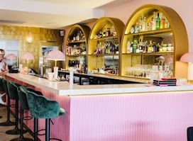 Marilyn's Bar and Diner