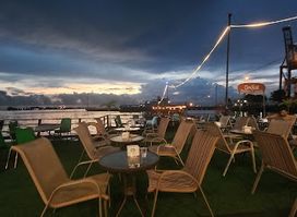 Cafe & Resto Ombak