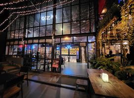 Oskar Bar & Grill