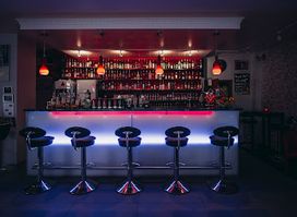KS4 Café & Cocktailbar-Lounge