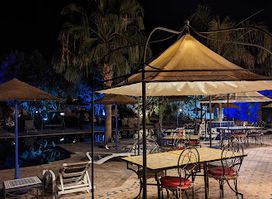 Restaurant & Bar
