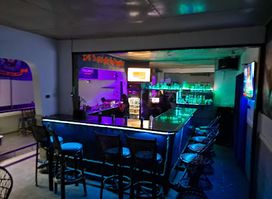 Hideaway Sports Bar (Formerly Dive In)