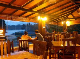 Mirissa Randiya Sea Food Restaurant, Coffee & Pub