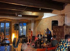 Azyl Pub & Cafe