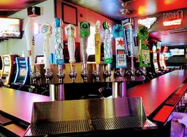 Juniors Bar & Grill
