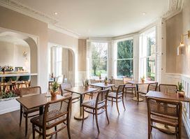 Henrietta Restaurant, Bar & Garden