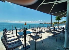 central cafe bar