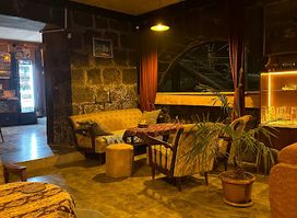 Hin Tun Pub Caffe Bar
