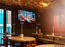 Wine Wings Bar