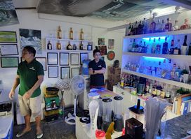 Samsam's BarBoracay