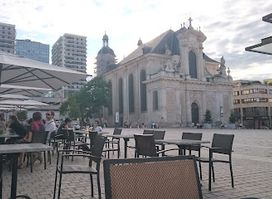 Parking Charles III
