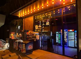 Omo's Bar