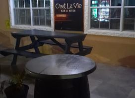 C'est La Vie Bar