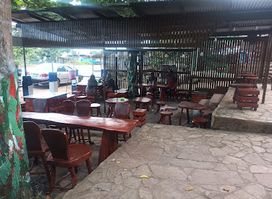 De-Guys Pub and Local Restaurant