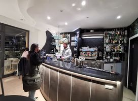 Street Bar