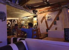 Le Caveau