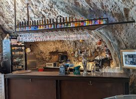Restaurant La Grotte Des Tunnels
