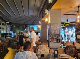 Dejavu Lounge Restaurant Cafe Bar