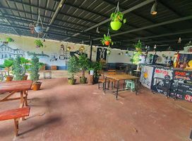 190Six Garden Bar