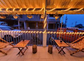 Phun’s Cafe & Bike rental