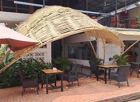 Nomad Guesthouse & Pizza & Coffee