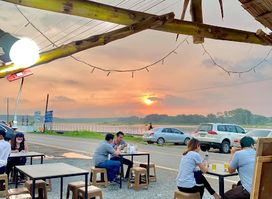 หมูหมึกกุ้ง Bar & Restaurant