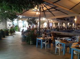 Marinero Cafe and Bar