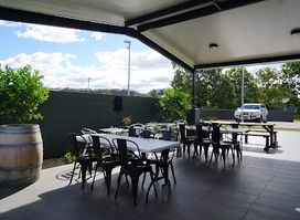 Dooleys Springsure Tavern & Motel