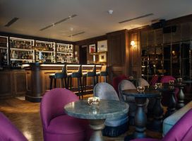 Henson's Bar and Social