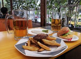1 y 2 Food and drinks