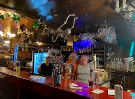 Easton 1602 Pub
