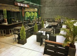 Zwei Bar