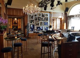 Louis Bar