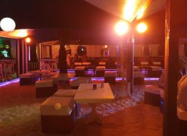 Flamingo Beach, Yacht Club