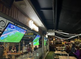 LA HOUSE LOUNGE