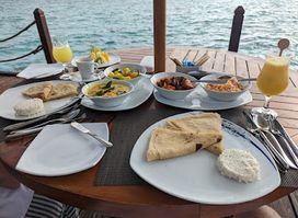 Adaaran Prestige Water villa bar