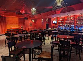 Redd's Piano Bar and Lounge