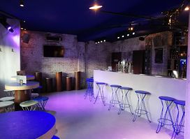 11 Bis Troquet Lounge