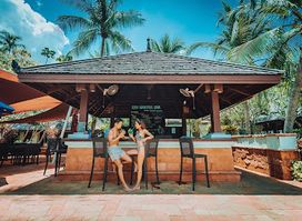 Rim Nam Pool Bar